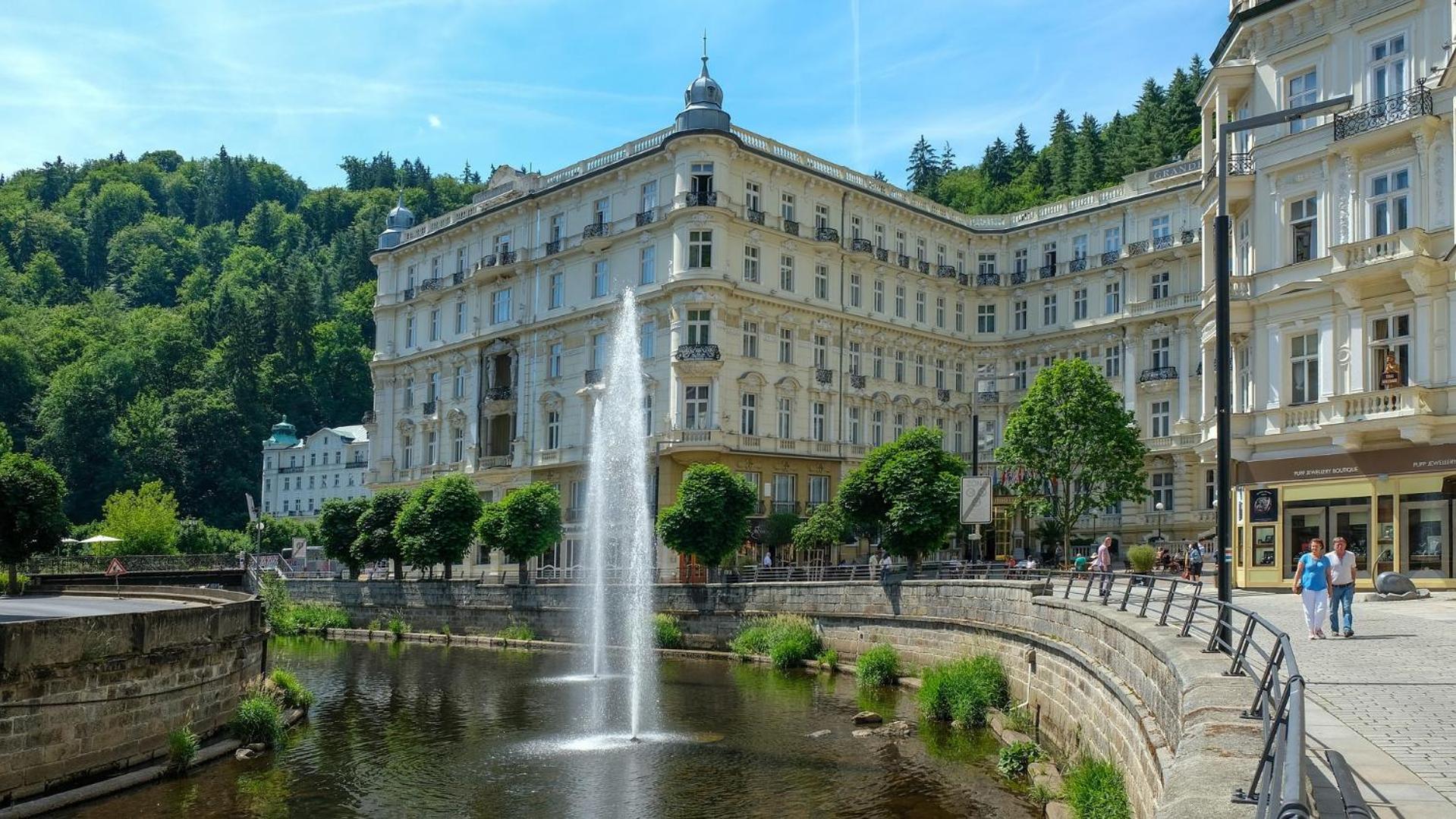 Karlovy Charme Inn By Rentez KLV Exterior foto